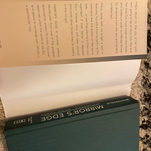 Mirrors edge book - Picture 3 of 3